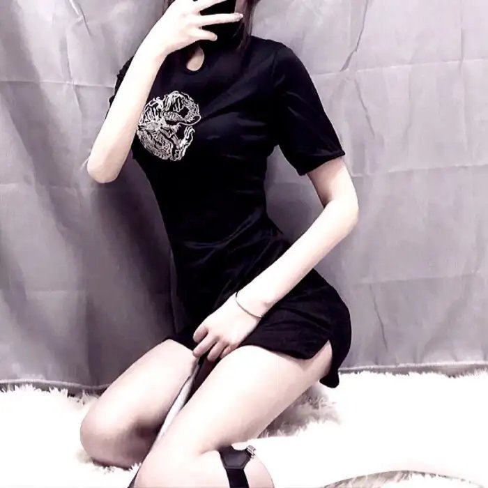 黑影窥窗